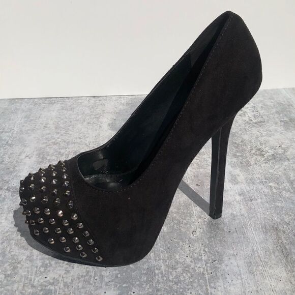 Breckelle’s Black Studded Pumps  - Picture 4 of 6
